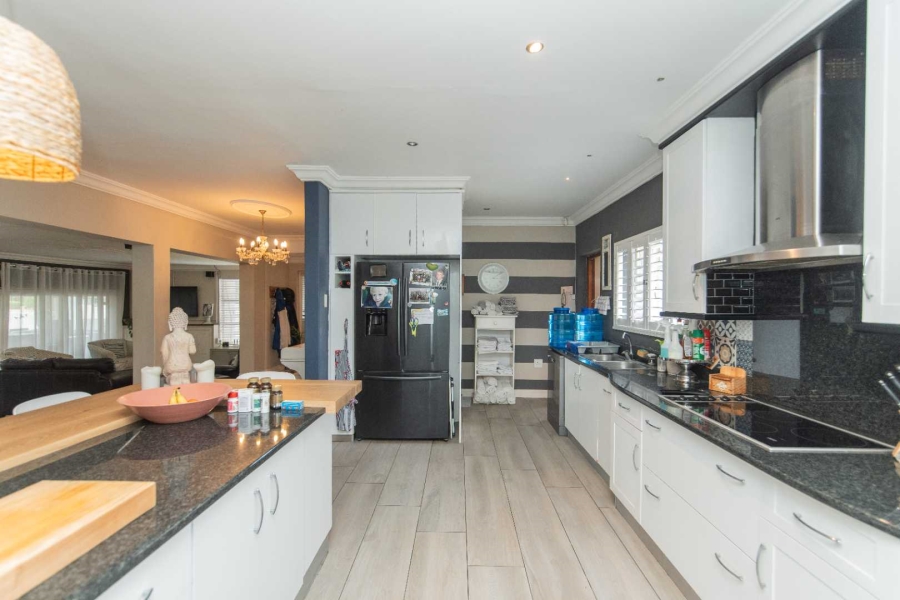 8 Bedroom Property for Sale in Summerstrand Eastern Cape